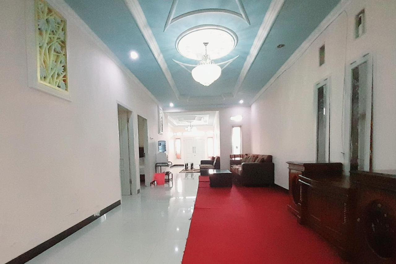 Hotel Reddoorz Syariah Near Komplek Candi Arjuna Dieng 2 *