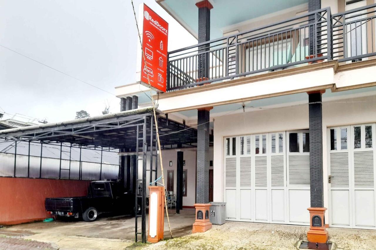 Hotel Reddoorz Syariah Near Komplek Candi Arjuna Dieng 2 *